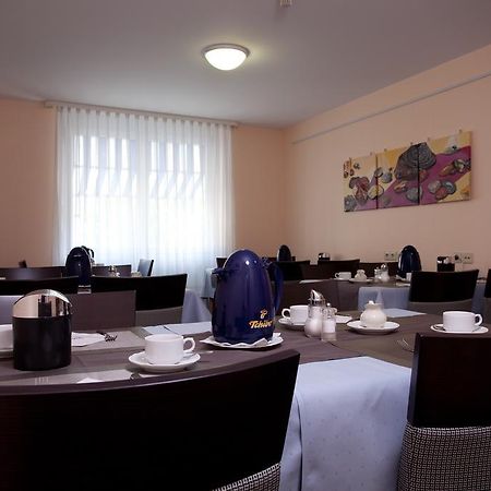 Akzent Hotel Torgauer Hof Зиндельфинген Экстерьер фото