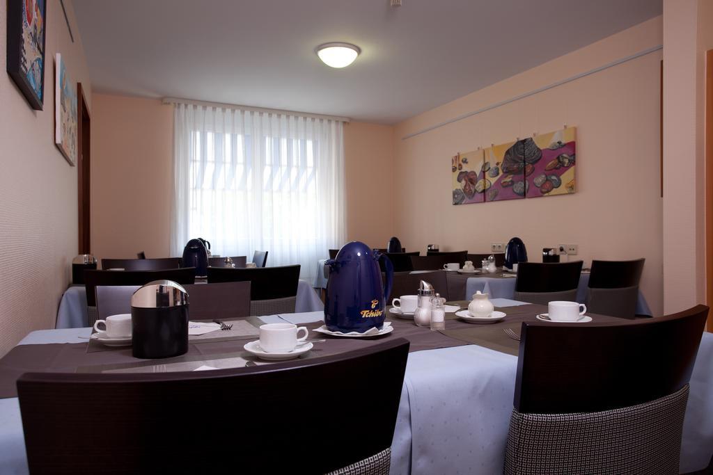 Akzent Hotel Torgauer Hof Зиндельфинген Экстерьер фото