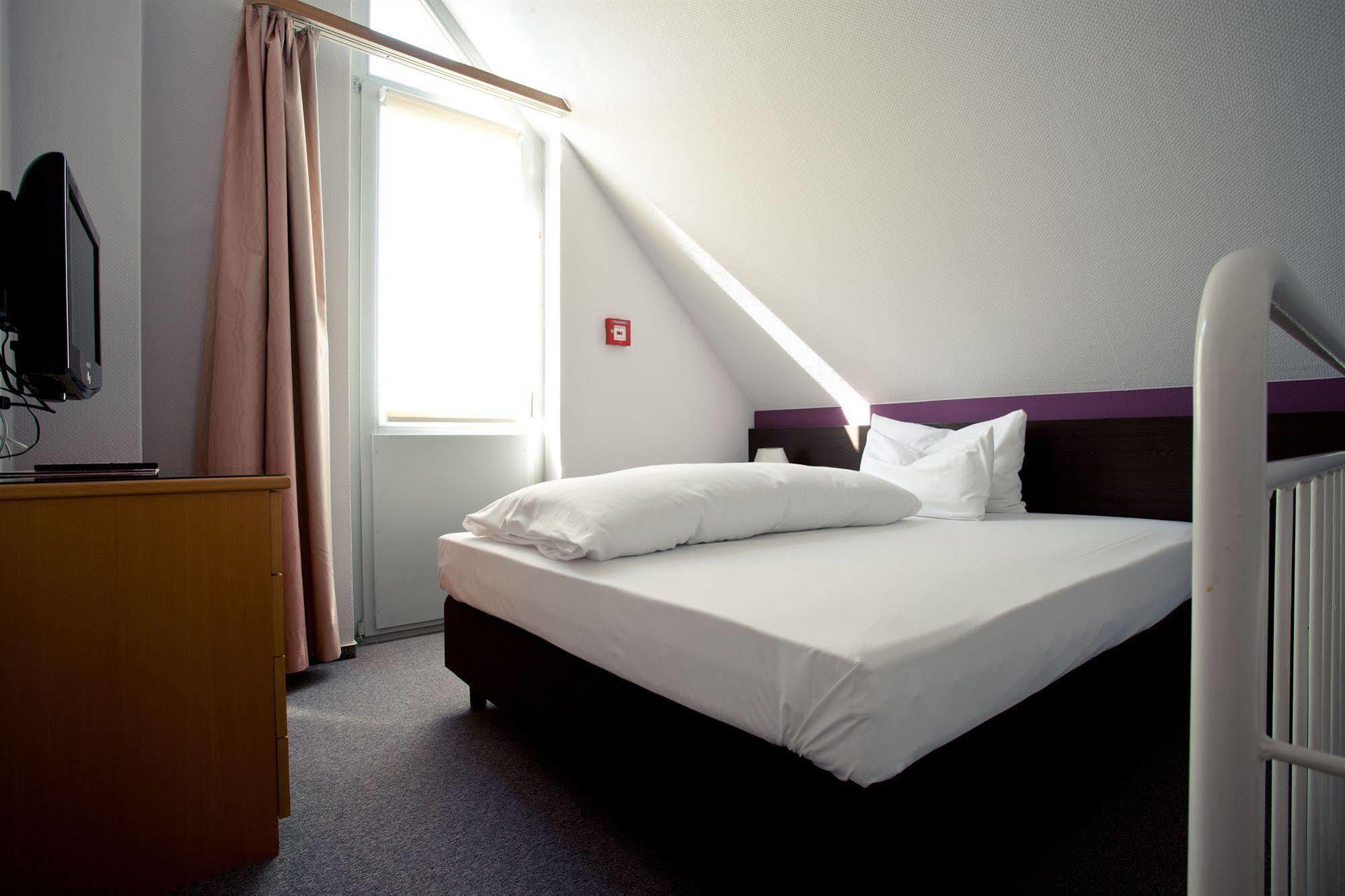 Akzent Hotel Torgauer Hof Зиндельфинген Экстерьер фото