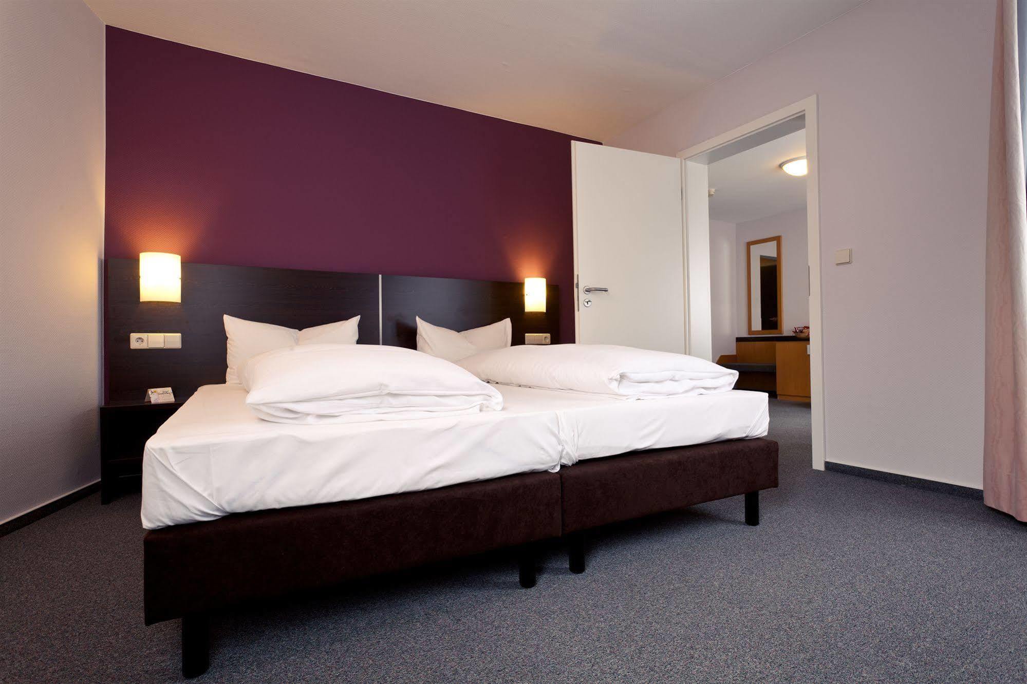 Akzent Hotel Torgauer Hof Зиндельфинген Экстерьер фото