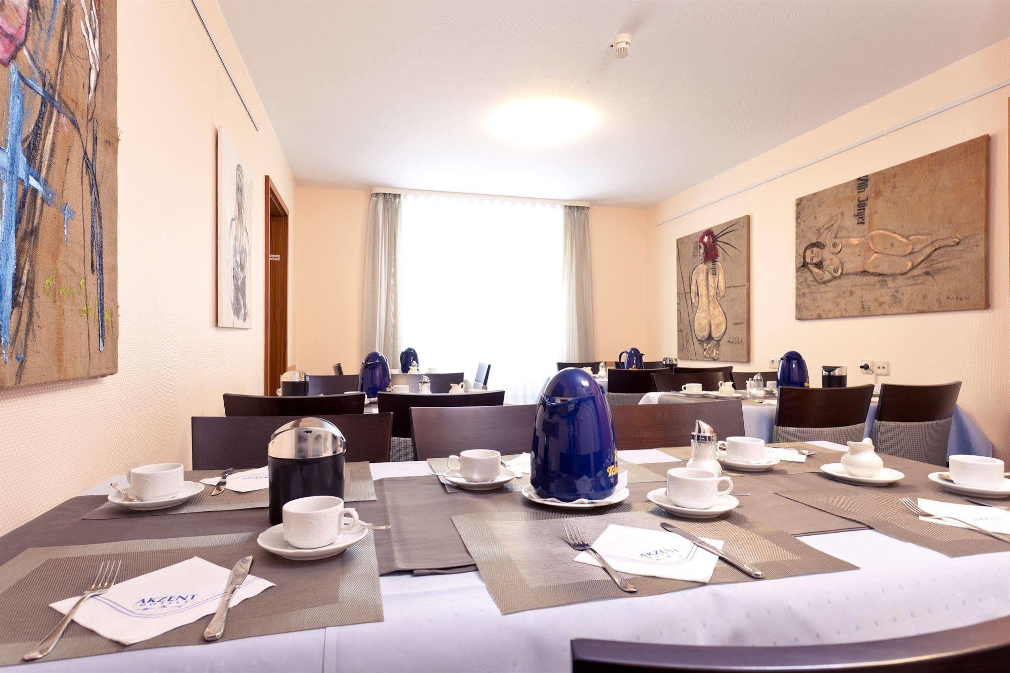Akzent Hotel Torgauer Hof Зиндельфинген Экстерьер фото