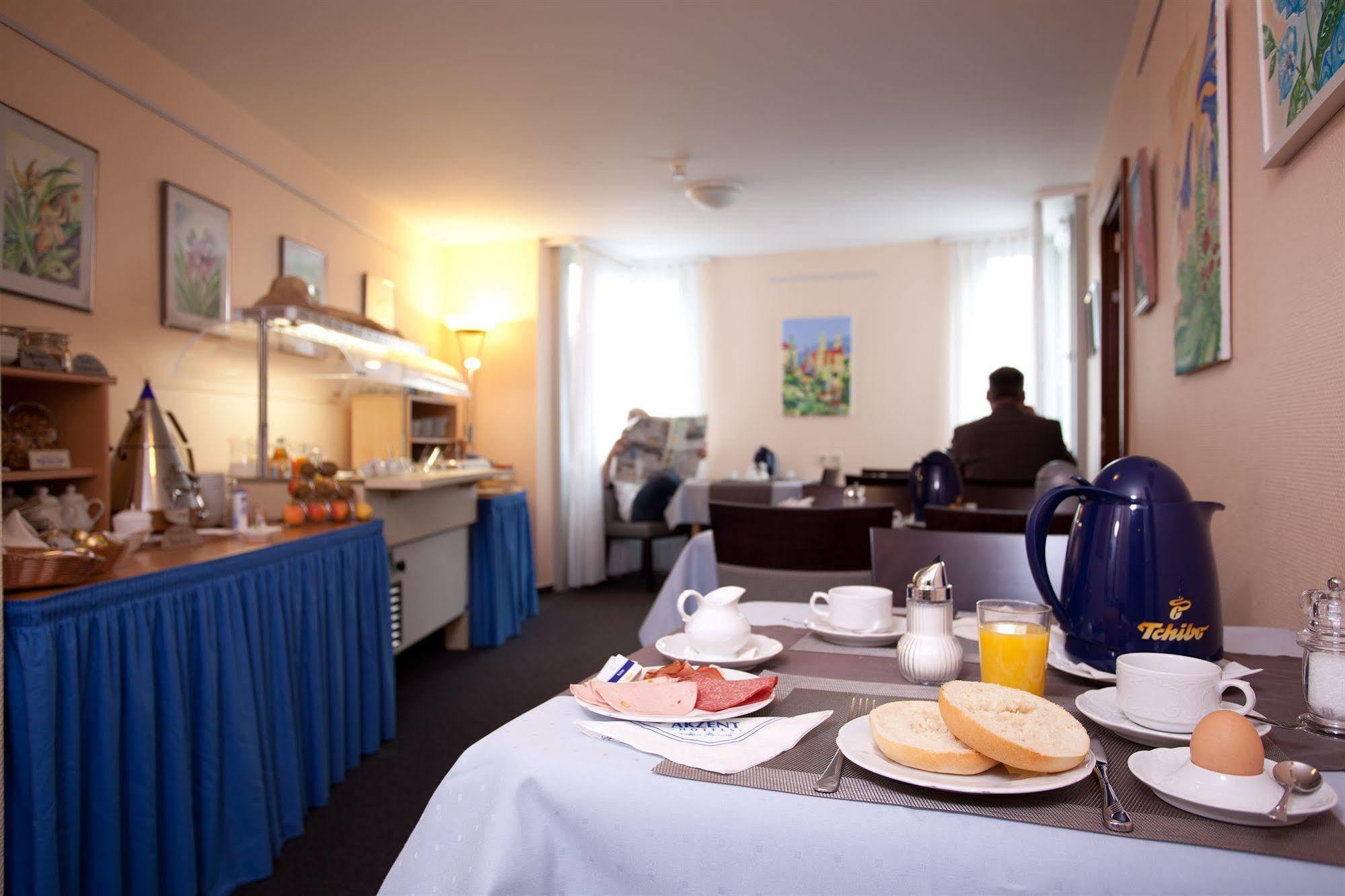 Akzent Hotel Torgauer Hof Зиндельфинген Экстерьер фото