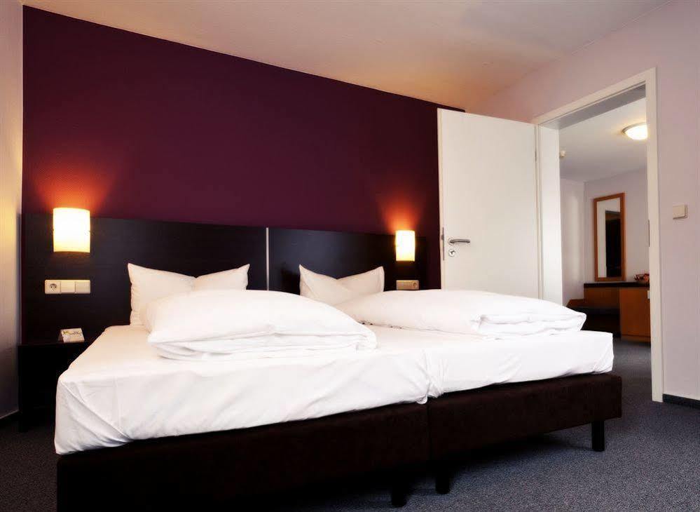 Akzent Hotel Torgauer Hof Зиндельфинген Экстерьер фото